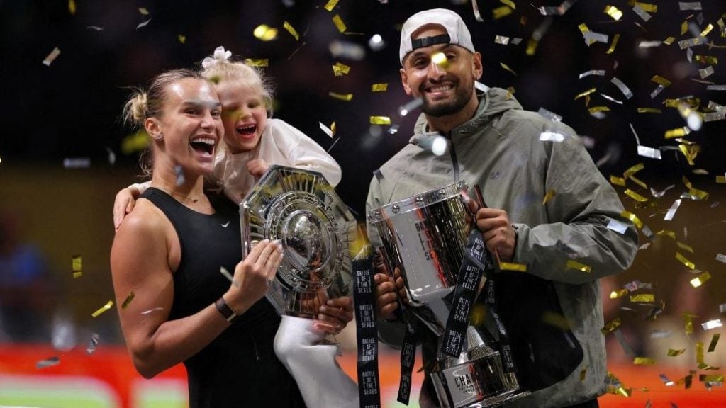 哈登在比赛中超越安东尼，进入NBA历史得分榜前十，成为首位2009届进入前十的球员，距30000分仍需1710分。（哈登超越安东尼跻身NBA历史得分前十，成2009届首位前十球员，距3万分尚差1710分）