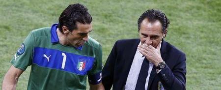 迈阿密国际拟买断阿连德，阿根廷前锋季后赛6场9球创纪录助队夺冠（迈阿密国际计划买断阿连德，阿根廷锋霸季后赛6战9球创纪录率队夺冠）