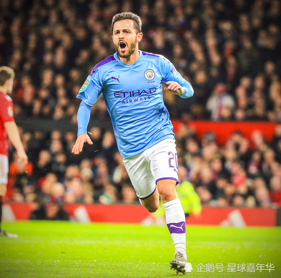 前锋终结进球荒，庆祝动作感动球迷（射手终结球荒，暖心庆祝打动球迷）