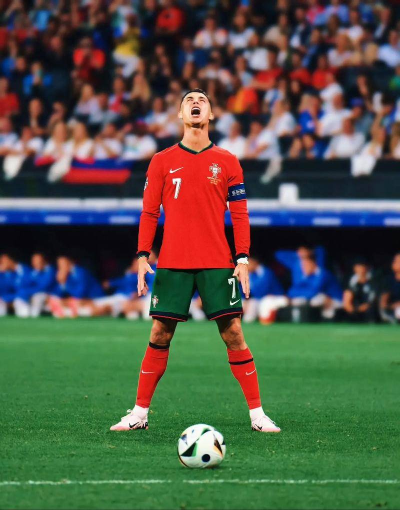 欧罗巴夺冠赔率：曼联领跑缩水 热刺降至1赔2（欧联杯夺冠赔率更新：曼联仍居首且赔率走低，热刺下调至1赔2）