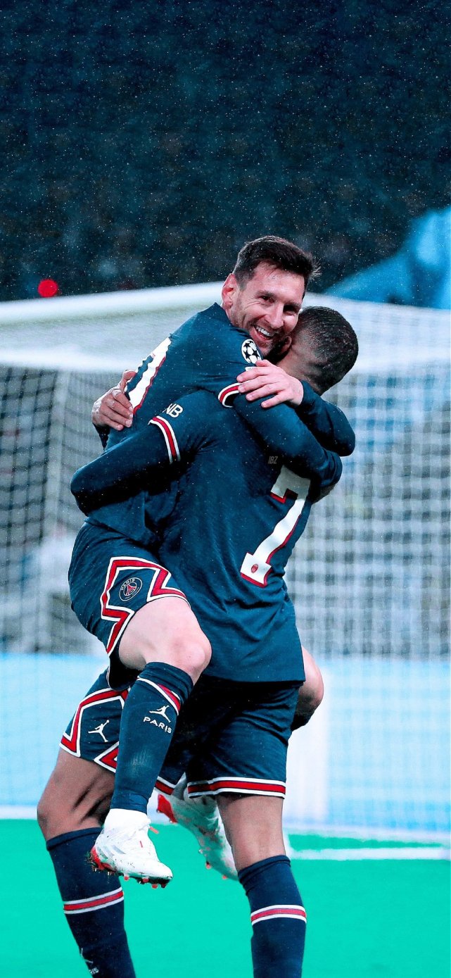 巴萨全力留住拉什福德 弗里克视其为优先目标（巴萨誓留拉什福德 弗里克将其列为头号目标）