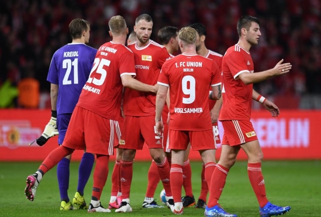 热火关键球处理稳定（热火关键时刻表现稳健）